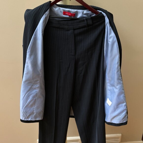ANNE KLEIN 14 NAVY BLUE  Pinstripe 2-piece Jacket PANT SUIT - A Classic ! - Picture 4 of 13